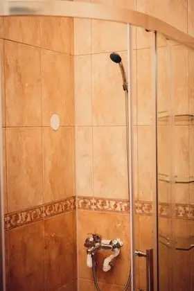 Standard Dört Kişilik Oda, Ortak Banyo