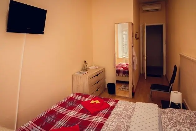 Standard Tek Büyük veya İki Ayrı Yataklı Oda, Ortak Banyo