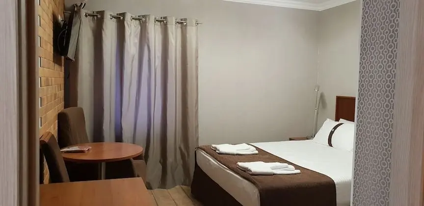 Standard Tek Büyük Yataklı Oda