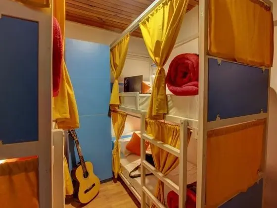 Ortak Ranzalı Oda, Ortak Banyo