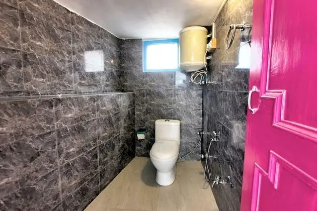 Ortak Ranzalı Oda, Ortak Banyo