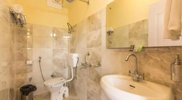 6 Bed Shared Mixed Dorm