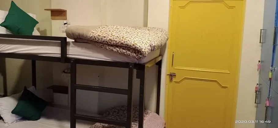 8 Bed Mixed Dorm Ensuite