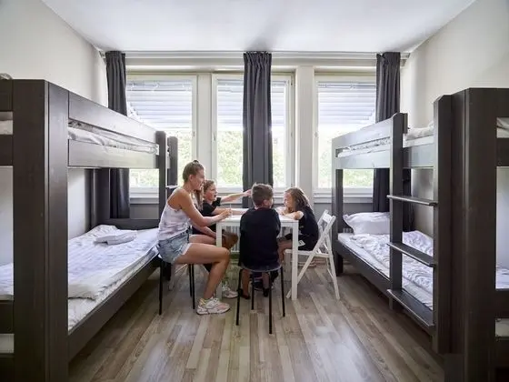Dört Kişilik Oda, Ortak Banyo