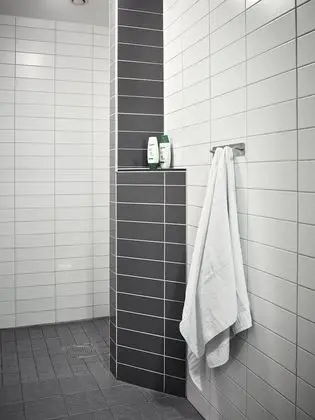 Dört Kişilik Oda, Ortak Banyo