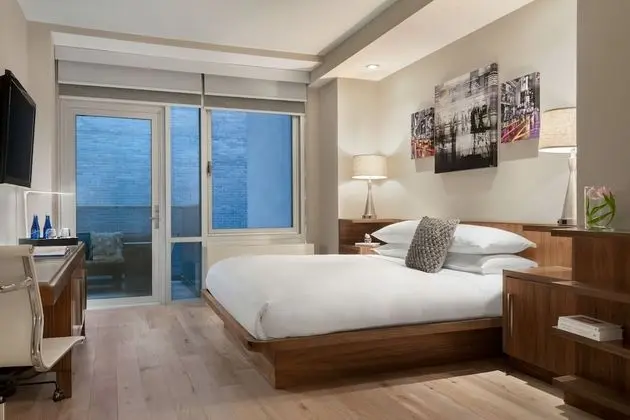 Deluxe Oda, 1 En Büyük (King) Boy Yatak, Balkon, Kısmi Manzaralı (MIDTOWN BALCONY KING)