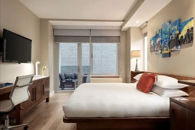 Deluxe Oda, 1 En Büyük (King) Boy Yatak, Balkon, Kısmi Manzaralı (MIDTOWN BALCONY KING)