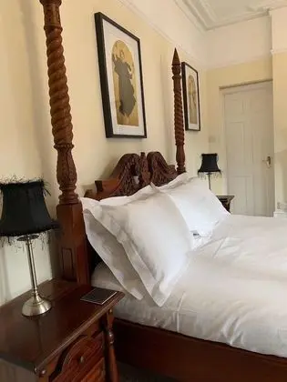 Tek Büyük Yataklı Oda (Four Poster)