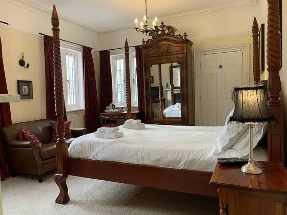 Tek Büyük Yataklı Oda (Four Poster)