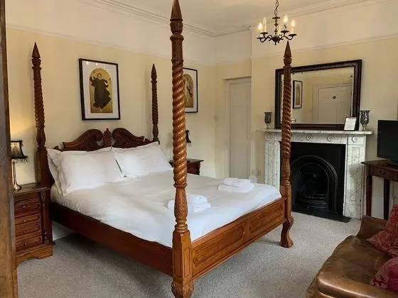 Tek Büyük Yataklı Oda (Four Poster)
