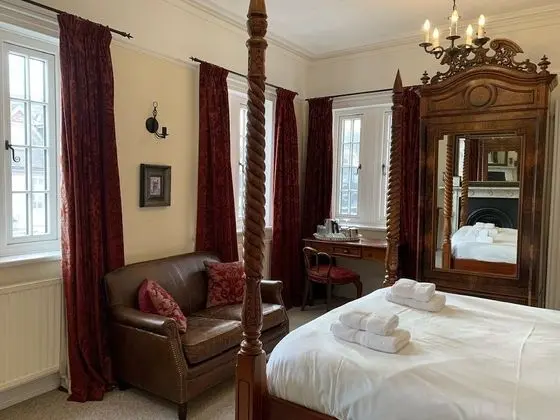 Tek Büyük Yataklı Oda (Four Poster)