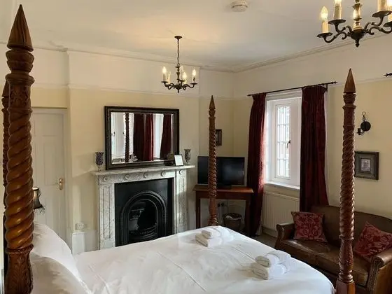 Tek Büyük Yataklı Oda (Four Poster)