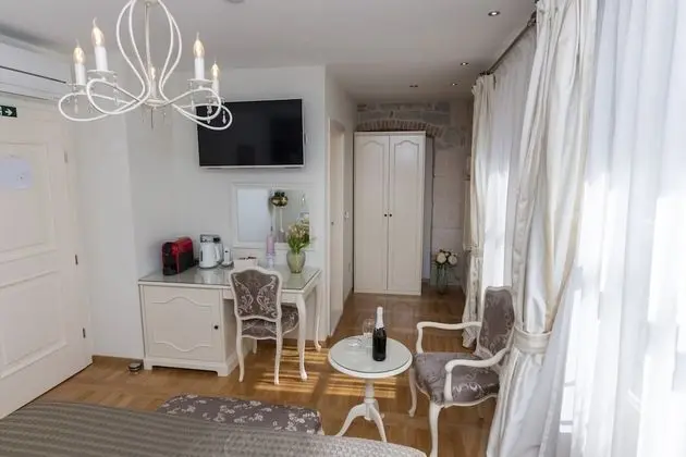 Deluxe Oda, 1 En Büyük (King) Boy Yatak