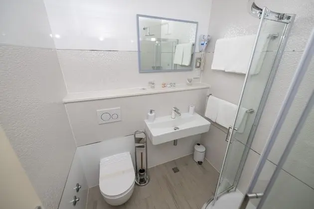 Deluxe Oda, 1 En Büyük (King) Boy Yatak