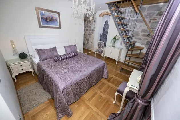 Family Tek Büyük Yataklı Oda