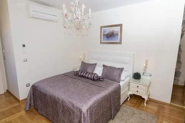 Family Tek Büyük Yataklı Oda