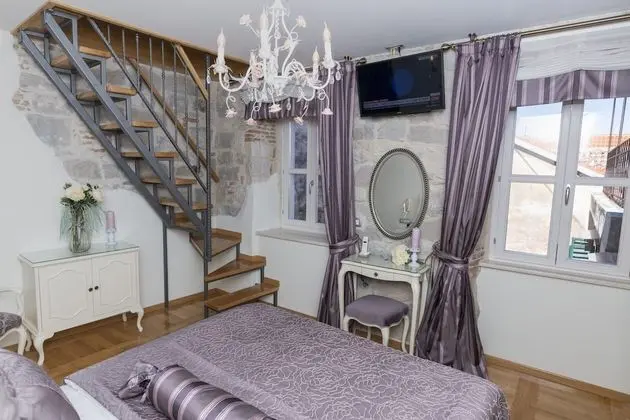 Family Tek Büyük Yataklı Oda