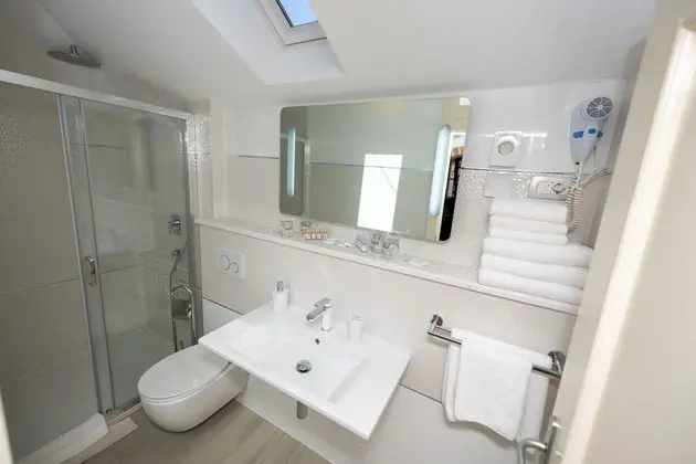 Family Tek Büyük Yataklı Oda