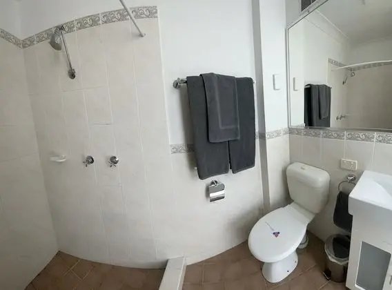 Standard Oda, Sigara İçilmez (Queen bed room for couple)