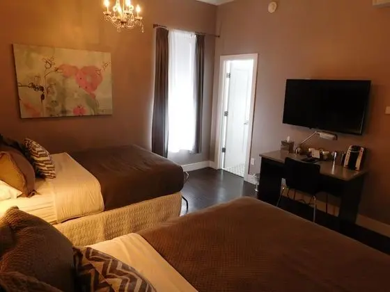 Tek Büyük Yataklı Oda, 2 Çift Kişilik Yatak