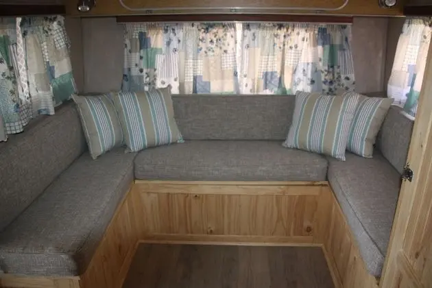 Kulübe, Nehir Manzaralı, Göl Kenarı