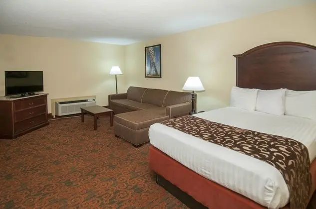 Executive King Suite/Separate Living Room & Full Size Bed