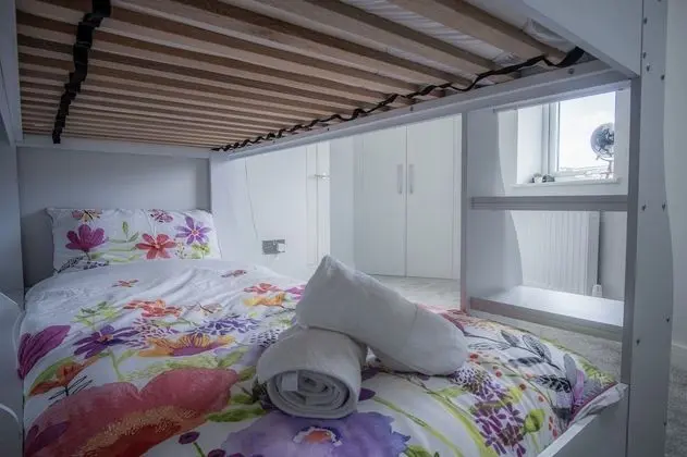 Ev (4 Bedrooms)