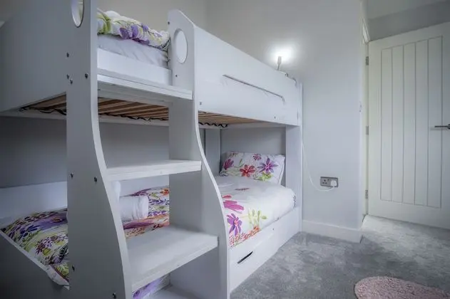 Ev (4 Bedrooms)