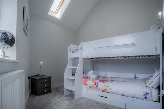 Ev (4 Bedrooms)