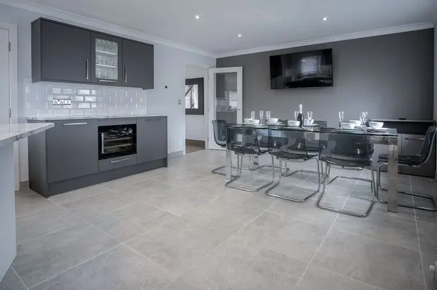Ev (4 Bedrooms)