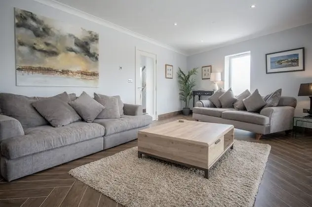 Ev (4 Bedrooms)