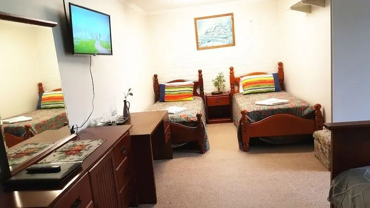 Family Oda, Birden Çok Yatak, Sigara İçilmez, Havuz Manzaralı