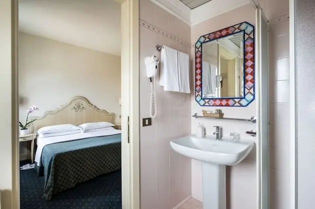 Standard Tek Büyük veya İki Ayrı Yataklı Oda