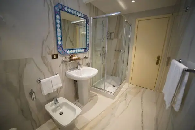 Superior Tek Büyük veya İki Ayrı Yataklı Oda