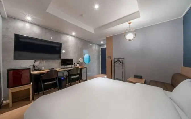Oda (Quick access room (available on Netfl)