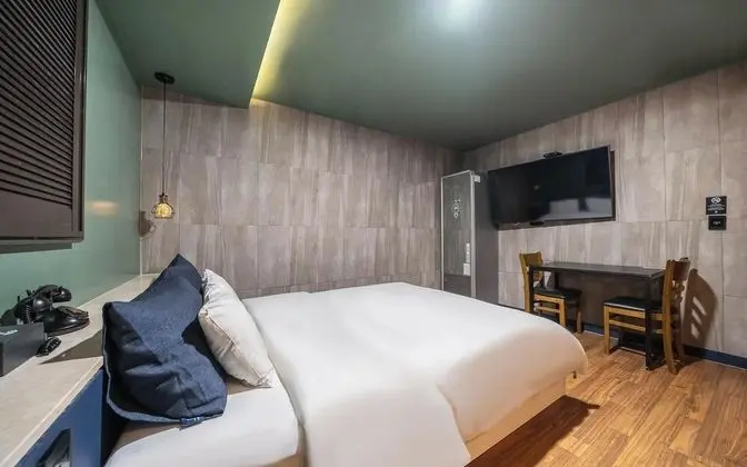 Oda (Deluxe Room A (Netflix YouTube availa)