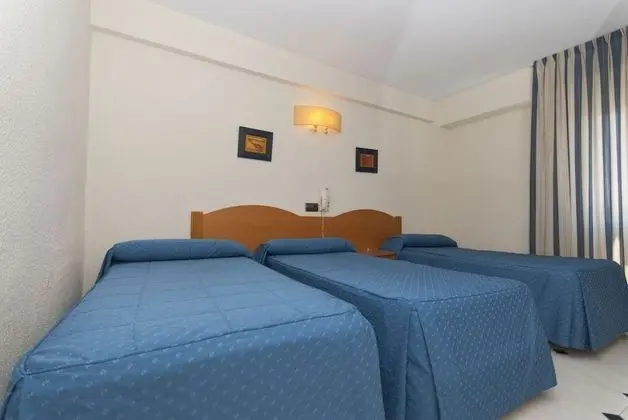 Üç Kişilik Oda