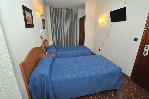 Üç Kişilik Oda
