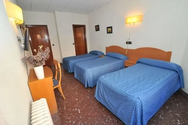Üç Kişilik Oda