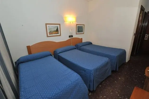 Üç Kişilik Oda