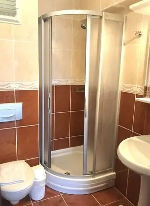 Comfort Room, Pool View