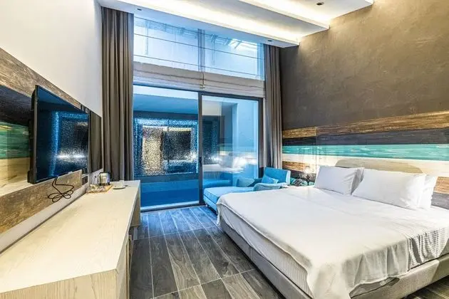Deluxe Private Pool Rooms