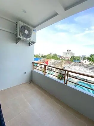 Apart Daire (Large Studio Apartment Sukhumvit)