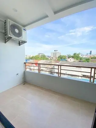 Apart Daire (Large Studio Apartment Sukhumvit)