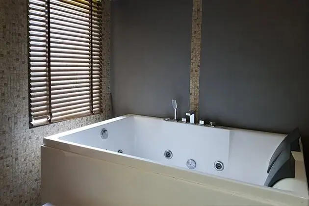 Deluxe Canal
