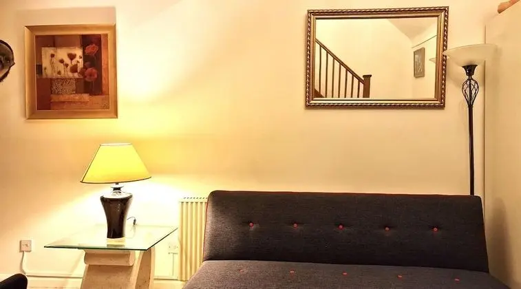 Apart Daire, Banyolu/Duşlu, Avlu Manzaralı (Hampden)