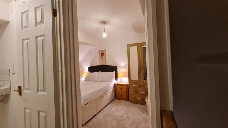 Apart Daire, Banyolu/Duşlu, Avlu Manzaralı (Hampden)