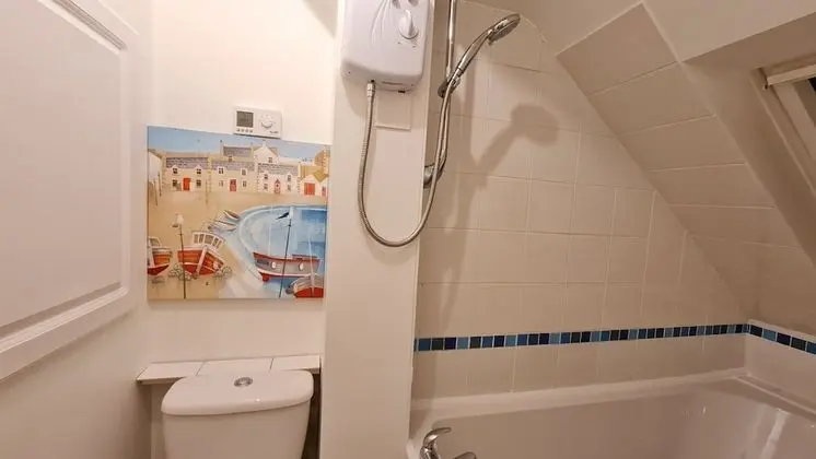 Apart Daire, Banyolu/Duşlu, Avlu Manzaralı (Hampden)