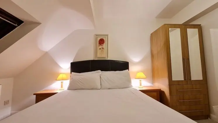 Apart Daire, Banyolu/Duşlu, Avlu Manzaralı (Hampden)