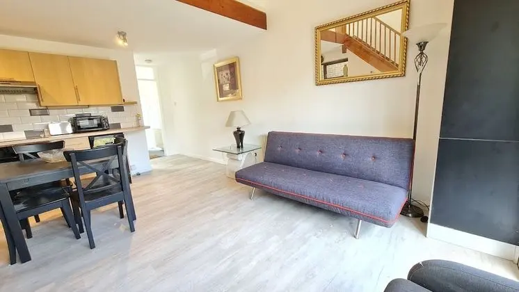 Apart Daire, Banyolu/Duşlu, Avlu Manzaralı (Hampden)